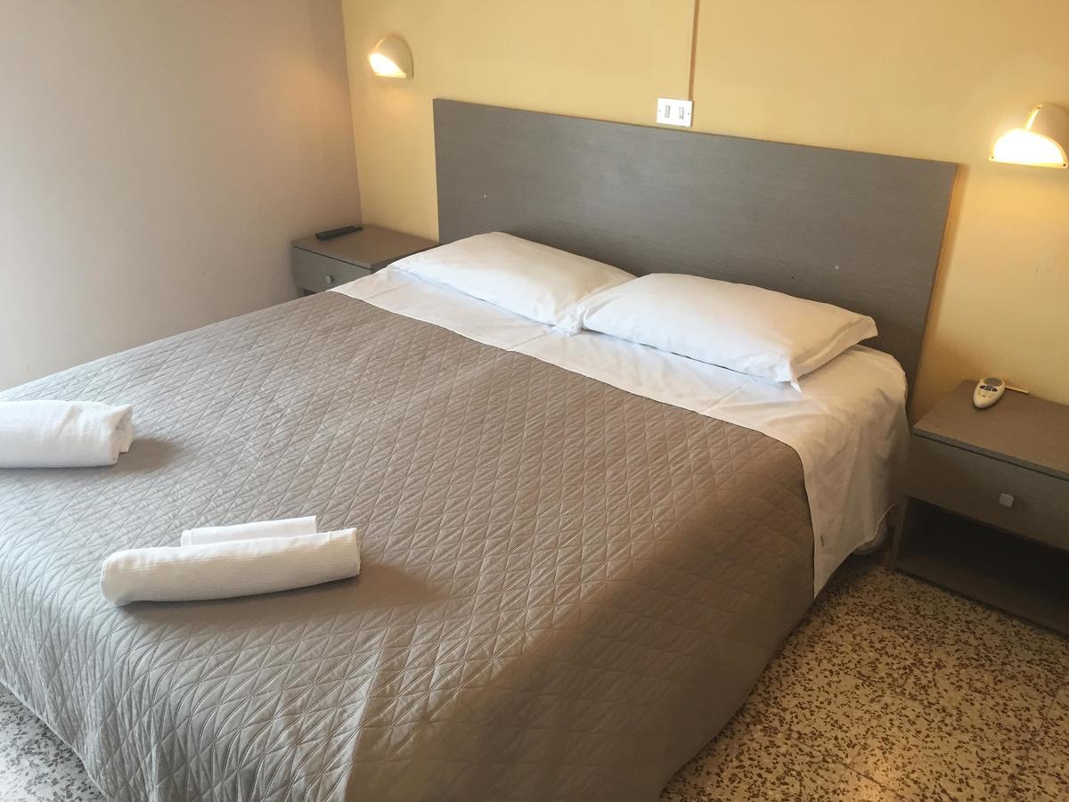 Hotel Britta Rimini Kültér fotó